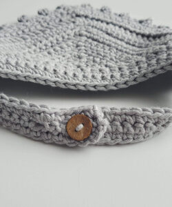 Crochet dribble bib with button fastening